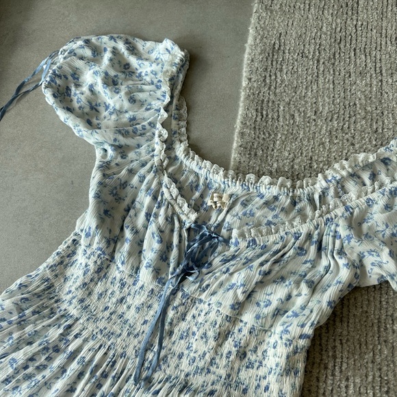 Floral Off-Shoulder Romper - Picture 2 of 4